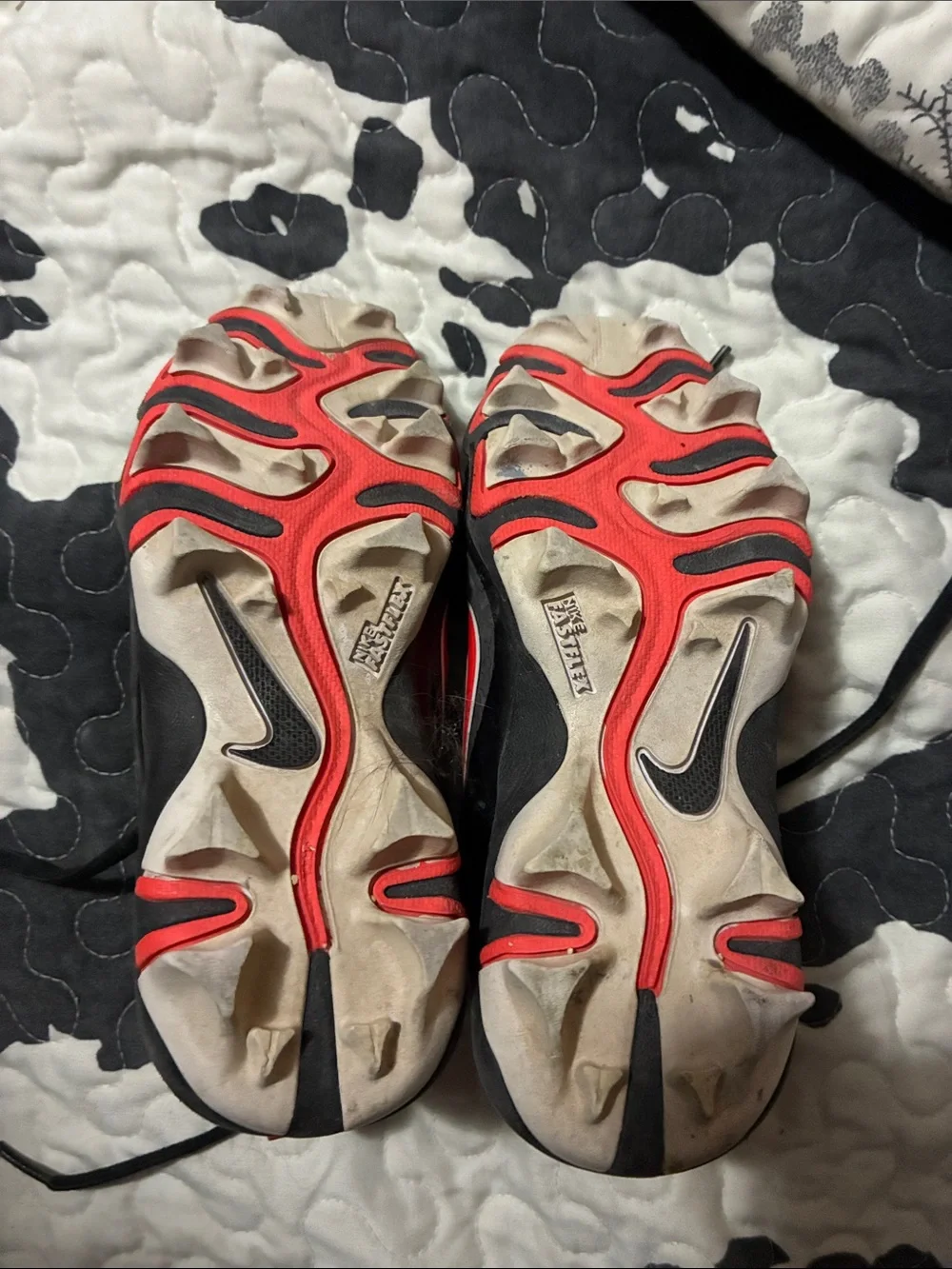 Nike Kids Black and Red Athletic Cleats